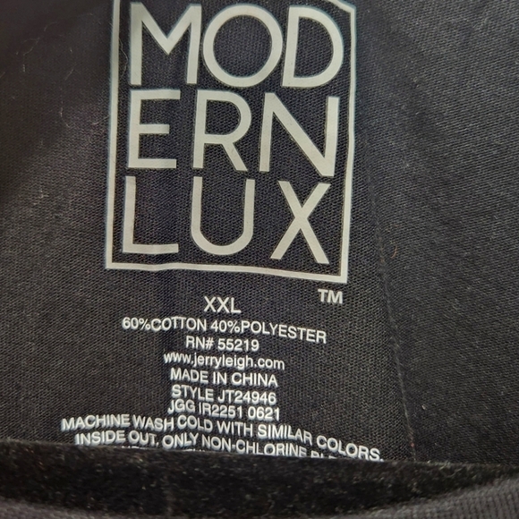 NWT Dog Mom Black Boxy T-shirt Size XXL Paw Print Love Dogs - Picture 3 of 4